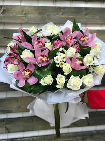 Букет цветов из: Розы и Хризантемы в Ченцово