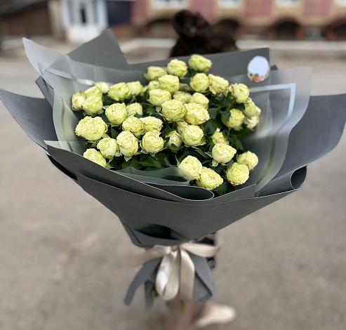 Букет Белые кустовые розы Солинеро в Ченцово
