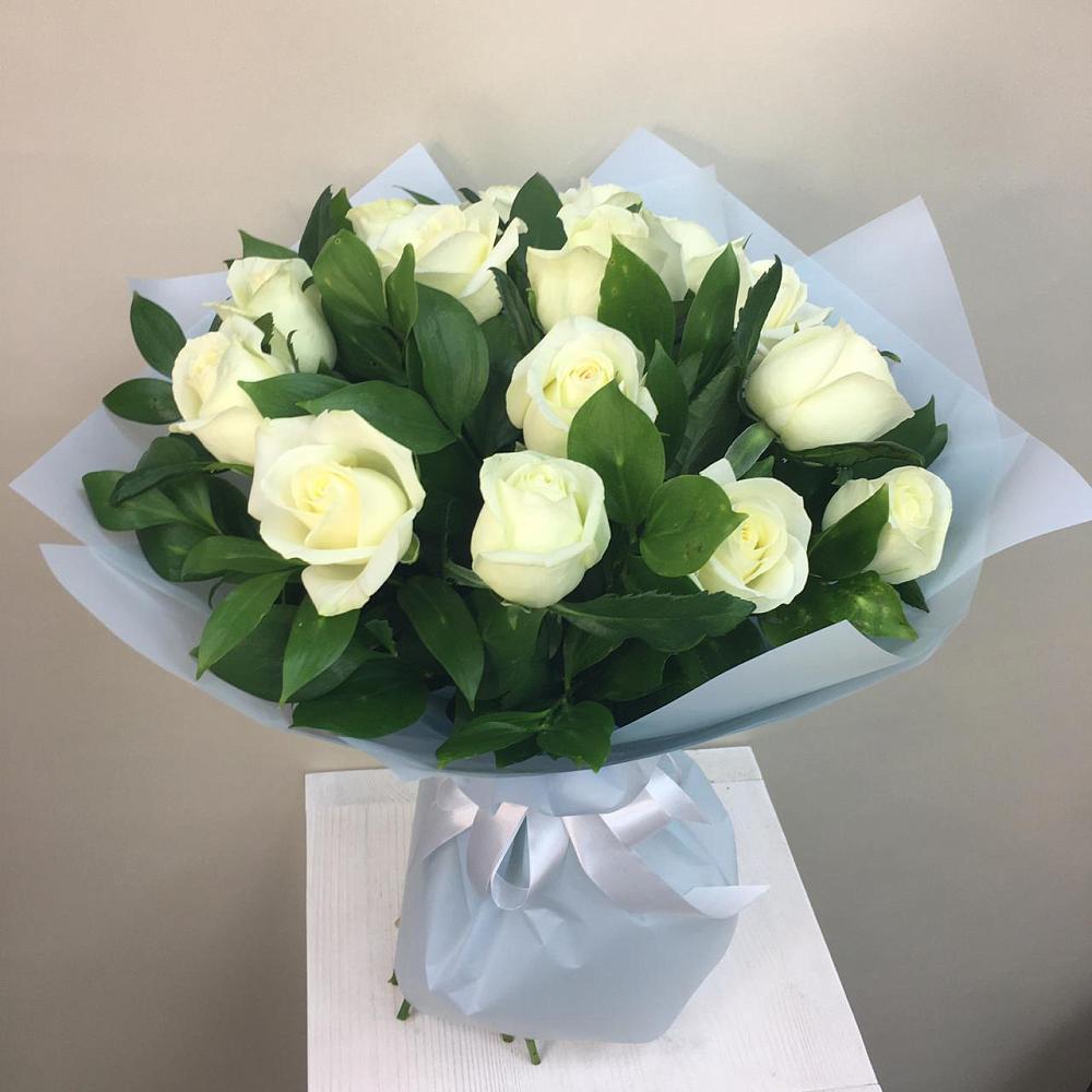 Букет 15 Белых роз Проуд в Ченцово