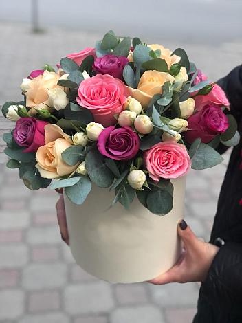 Цветочная композиция из Розы в шляпной коробке в Ченцово