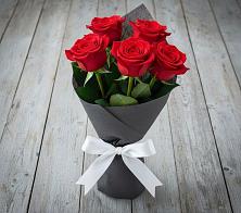 Букет 5 Красных роз Эдлесс Лав в Ченцово