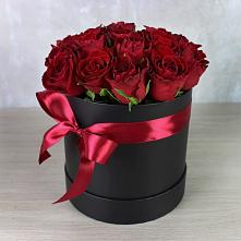 Цветочная композиция из Розы в шляпной коробке в Ченцово